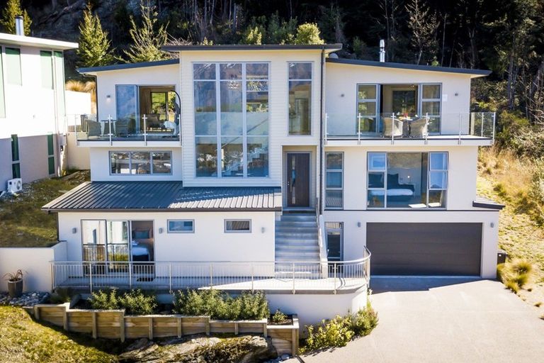 Photo of property in 23 Olivers Place, Queenstown, 9300