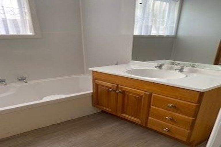 Photo of property in 26 Woodbury Street, Avonhead, Christchurch, 8042