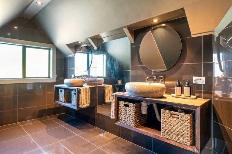 Photo of property in 147 Seatoun Heights Road, Miramar, Wellington, 6022