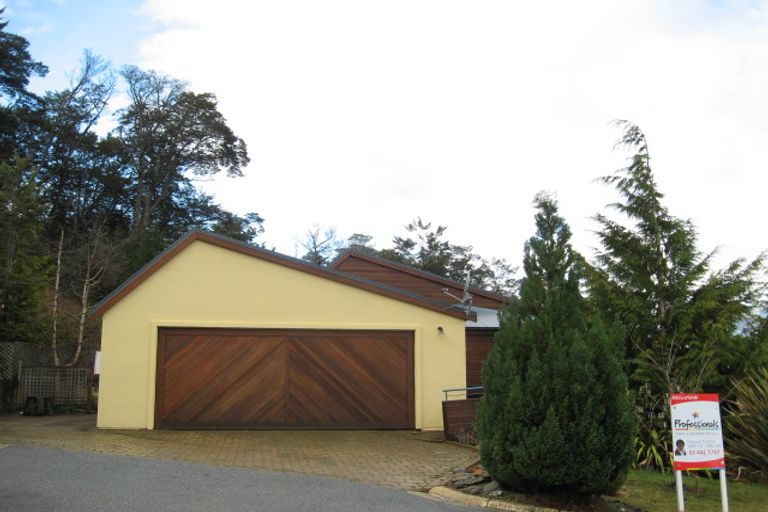 Photo of property in 14 Scott Place, Fernhill, Queenstown, 9300