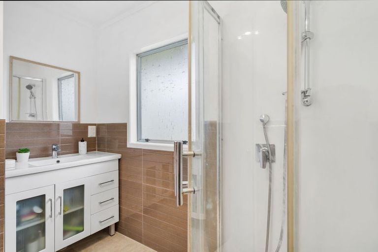 Photo of property in 6 Stoll Place, Clendon Park, Auckland, 2103