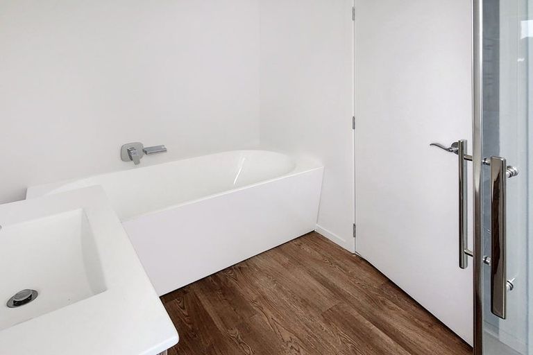 Photo of property in 4/12 Mana Avenue, Titahi Bay, Porirua, 5022