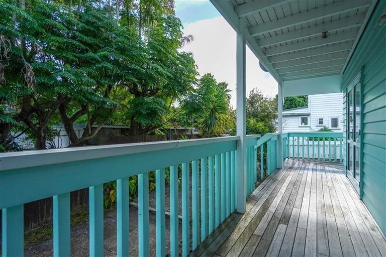 Photo of property in 1/1 Moana Avenue, Bayswater, Auckland, 0622