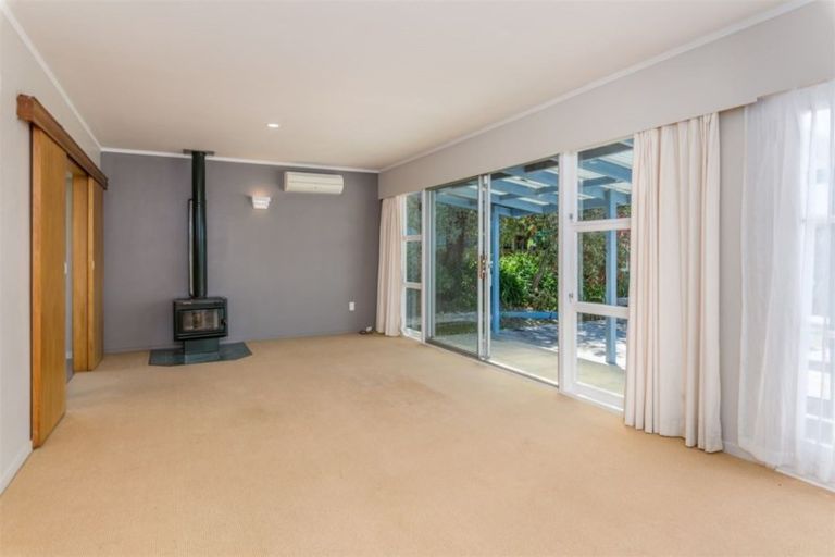 Photo of property in 57 Doves Bay Road, Kerikeri, 0294