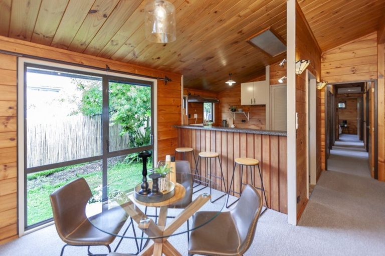 Photo of property in 1a Karaka Grove, Waikanae, 5036