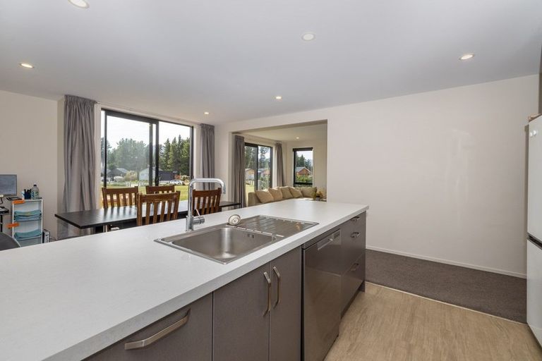 Photo of property in 5 Mount Creighton Crescent, Wanaka, 9305