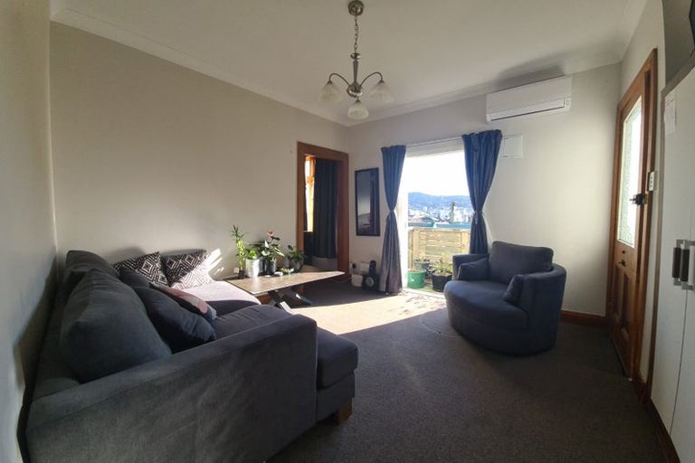Photo of property in 73 Majoribanks Street, Mount Victoria, Wellington, 6011