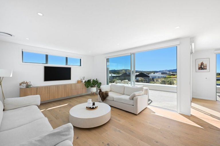 Photo of property in 8 Awatea Drive, Whitianga, 3510