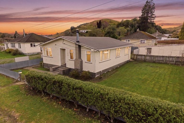 Photo of property in 4 Station Road, Hunterville, 4730