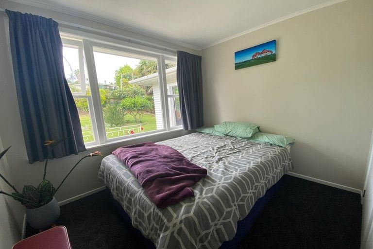 Photo of property in 50 Sylvan Crescent, Te Atatu South, Auckland, 0610