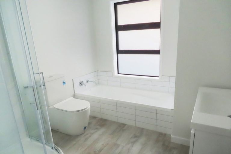 Photo of property in 90b Cambridge Terrace, Waterloo, Lower Hutt, 5011