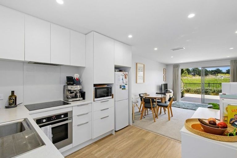 Photo of property in 12 Harena Way, Moera, Lower Hutt, 5010