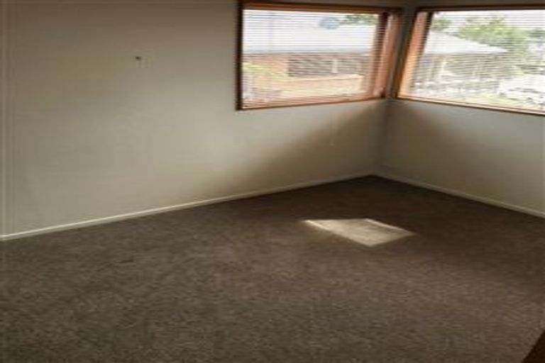 Photo of property in 9 Marina View Drive, West Harbour, Auckland, 0618
