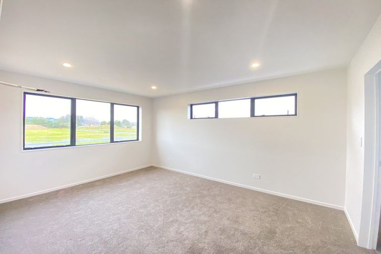 Photo of property in 17 Woven Place, Karaka, Papakura, 2113
