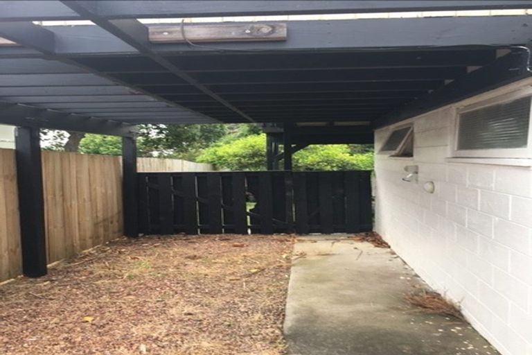 Photo of property in 15 Eyre Street, Henderson, Auckland, 0612