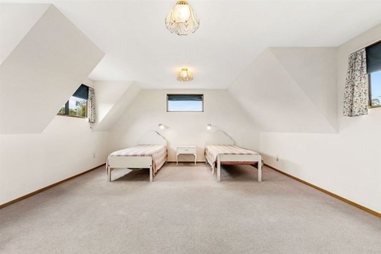 Photo of property in 100 Regency Crescent, Redwood, Christchurch, 8051