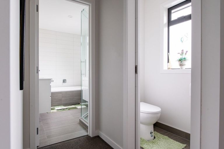 Photo of property in 2/11 Masters Avenue, Hillcrest, Hamilton, 3216