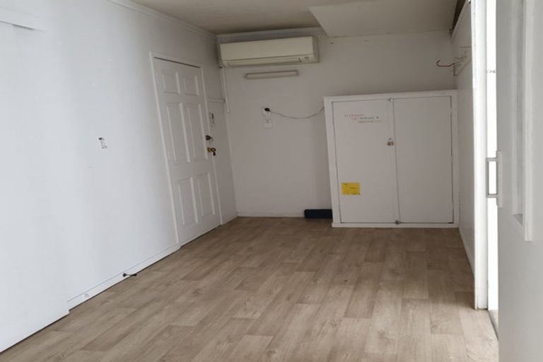 Photo of property in 23 Great South Road, Takanini, 2112