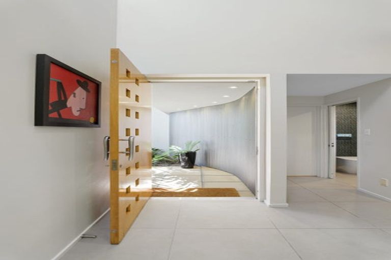 Photo of property in 37 Thornycroft Street, Fendalton, Christchurch, 8052