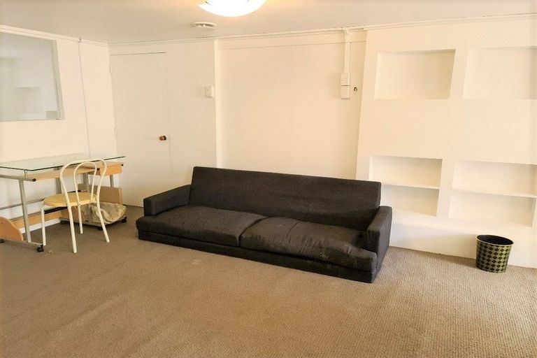 Photo of property in 9 Velma Road, Hillcrest, Auckland, 0627