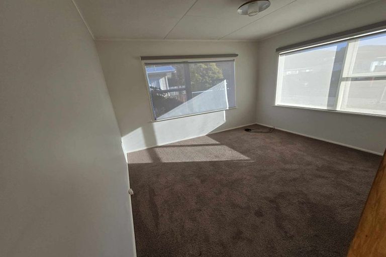 Photo of property in 6 Matthews Road, Wainuiomata, Lower Hutt, 5014