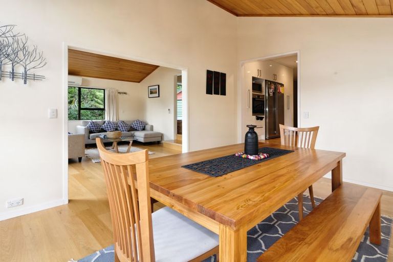 Photo of property in 12 Cochran Road, Oratia, Auckland, 0604