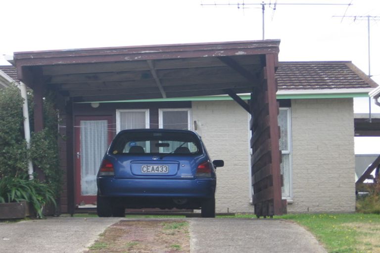 Photo of property in 18 Kaikoura Street, Maupuia, Wellington, 6022