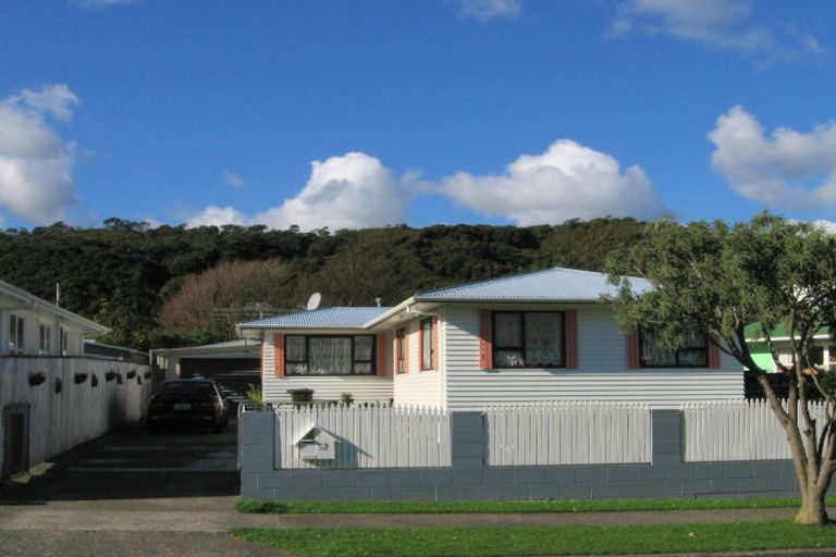Photo of property in 52 Momona Street, Wainuiomata, Lower Hutt, 5014
