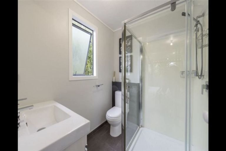 Photo of property in 3 Amberly Rise, Helensville, 0800