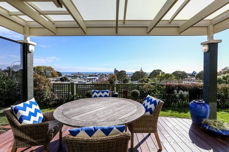 Photo of property in 87 Eliot Street, New Plymouth, 4310