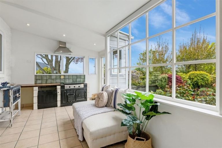 Photo of property in 2/71 Dyers Pass Road, Cashmere, Christchurch, 8022