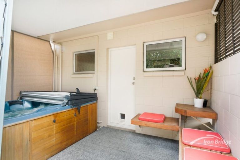 Photo of property in 3/108 East Coast Road, Forrest Hill, Auckland, 0620