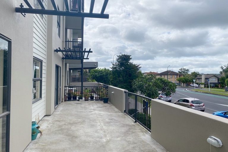 Photo of property in 9/124 Stancombe Road, Flat Bush, Auckland, 2016