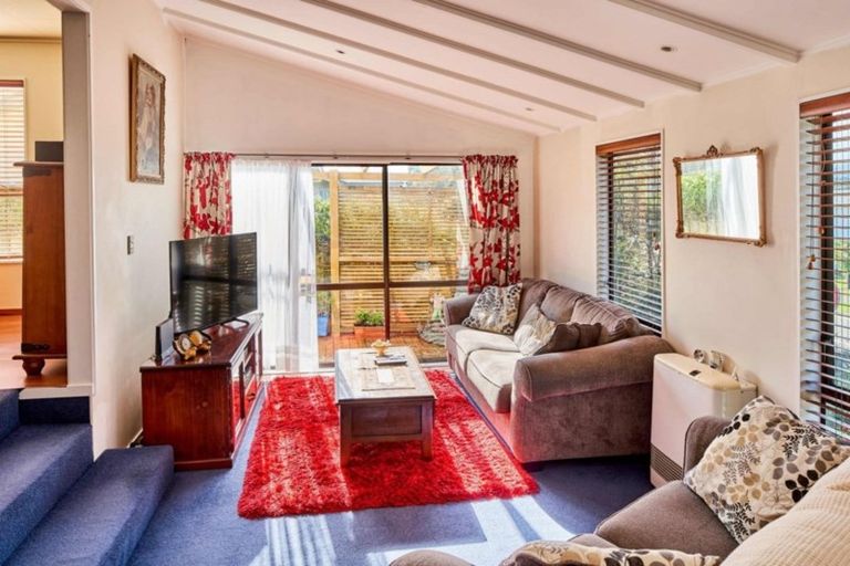 Photo of property in 75 Omapere Street, Whitby, Porirua, 5024