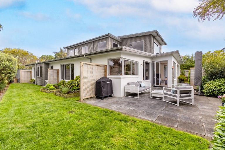 Photo of property in 8 Metzenthin Close, Raumati South, Paraparaumu, 5032