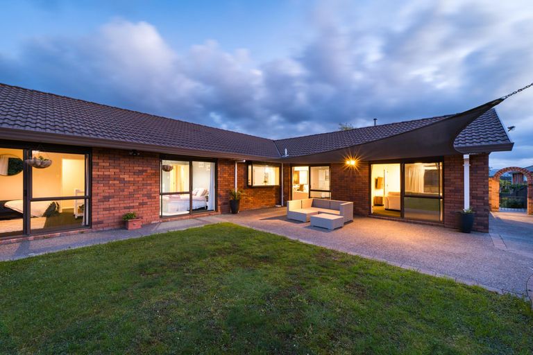 Photo of property in 77 Pacific Drive, Fitzherbert, Palmerston North, 4410