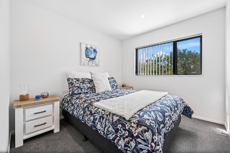 Photo of property in 4/6 South Pacific Place, Henderson, Auckland, 0612