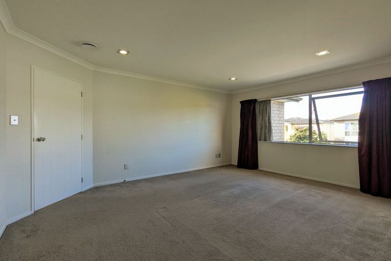 Photo of property in 16 Kira Road, Flat Bush, Auckland, 2016