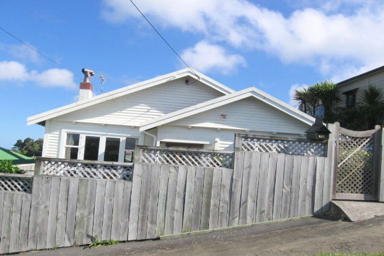 Photo of property in 33a Apuka Street, Brooklyn, Wellington, 6021