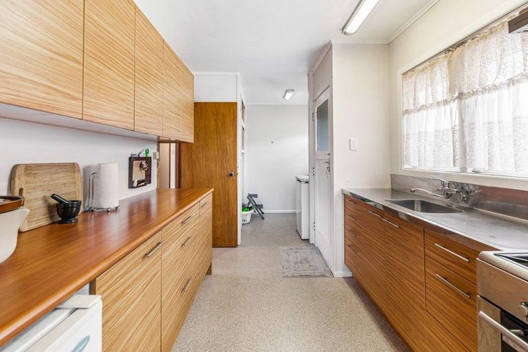 Photo of property in 32 Edwards Avenue, Henderson, Auckland, 0610