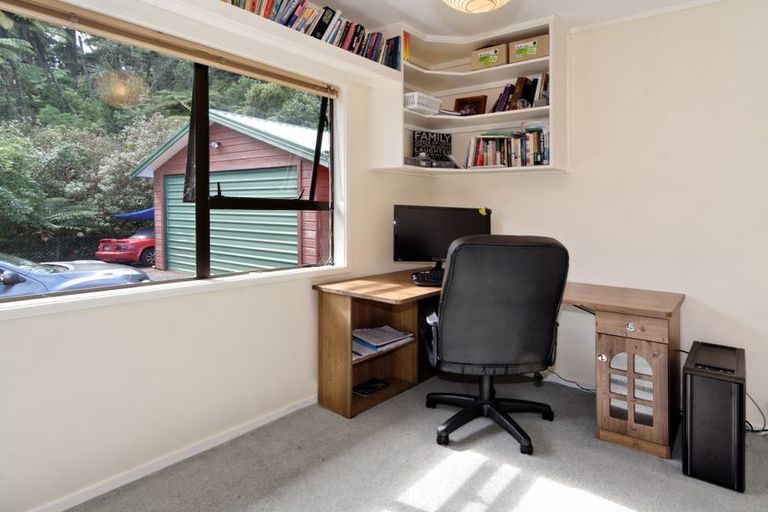 Photo of property in 12 Cochran Road, Oratia, Auckland, 0604