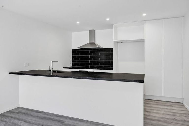 Photo of property in 120 Seaview Road, Westown, New Plymouth, 4310