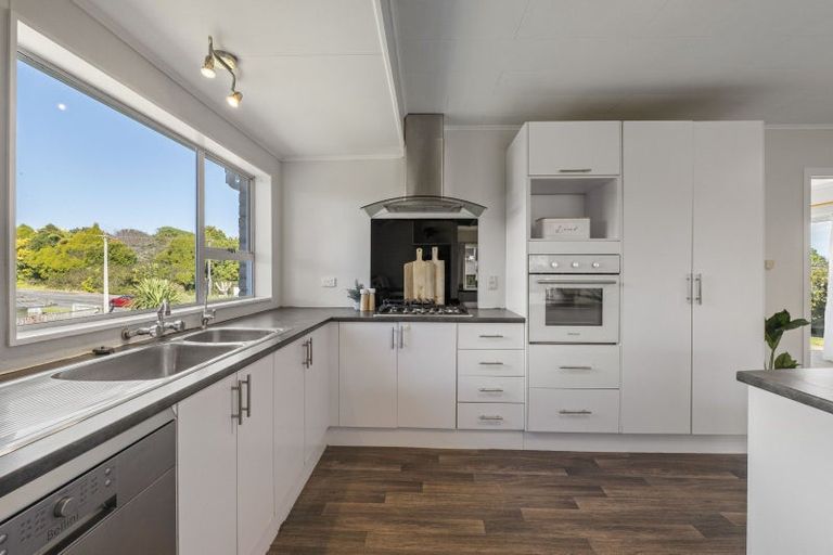 Photo of property in 94 Omata Road, Marfell, New Plymouth, 4310