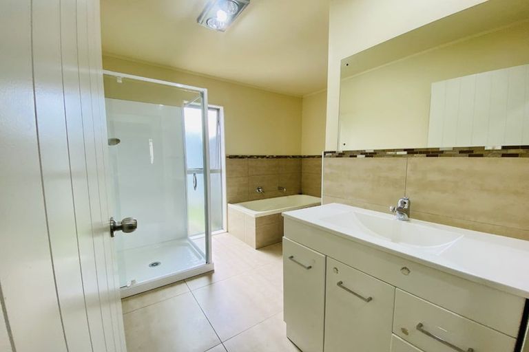 Photo of property in 42 Kokako Rise, Papakura, 2110