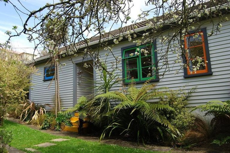 Photo of property in 12a Edinburgh Terrace, Berhampore, Wellington, 6023