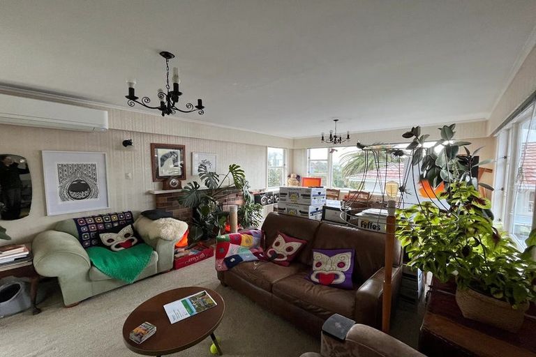 Photo of property in 8 Angell Street, Johnsonville, Wellington, 6037