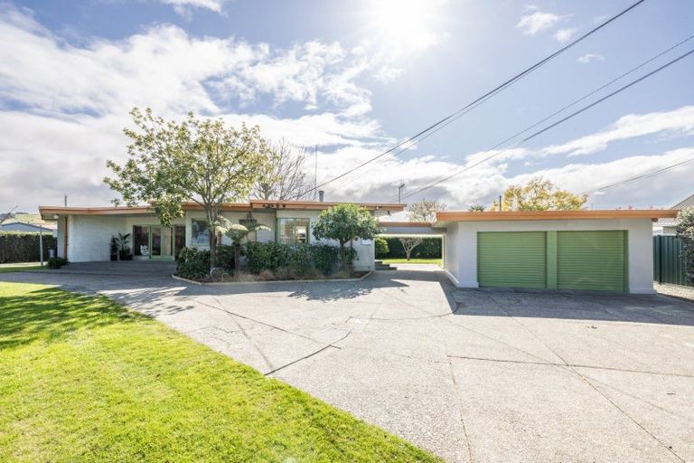 Photo of property in 16 Howard Road, Taradale, Napier, 4112