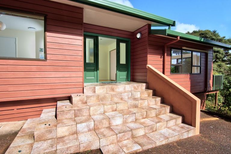 Photo of property in 12 Cochran Road, Oratia, Auckland, 0604