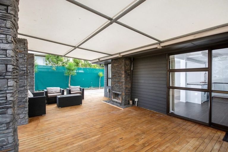 Photo of property in 10 Meadow Crescent, Te Atatu South, Auckland, 0602