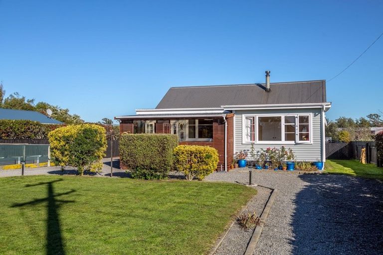 Photo of property in 18 Esther Street, Martinborough, 5711